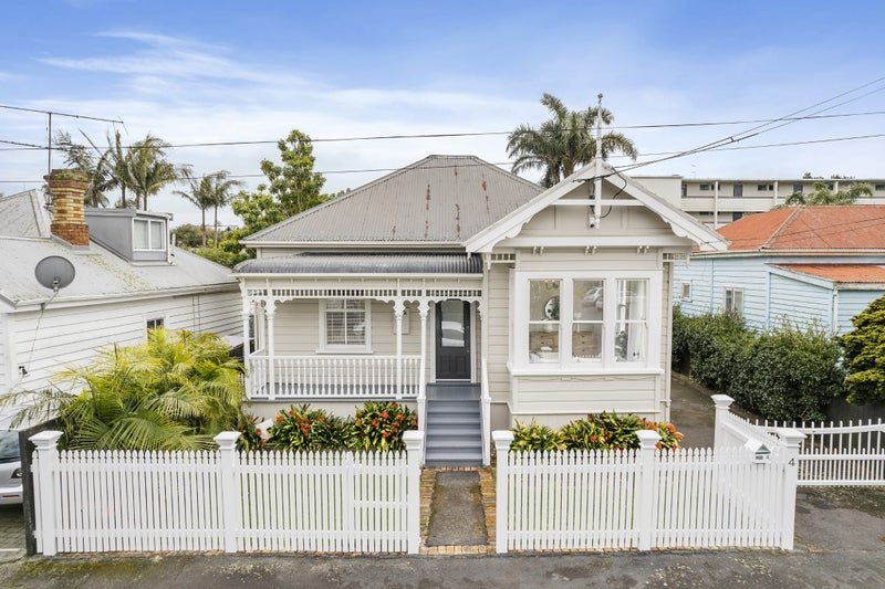 4 Edenvale Crescent, Mount Eden, Auckland - Carousel 2