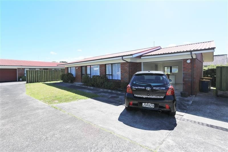 4 Reid Road, New Lynn, Auckland - Carousel 18