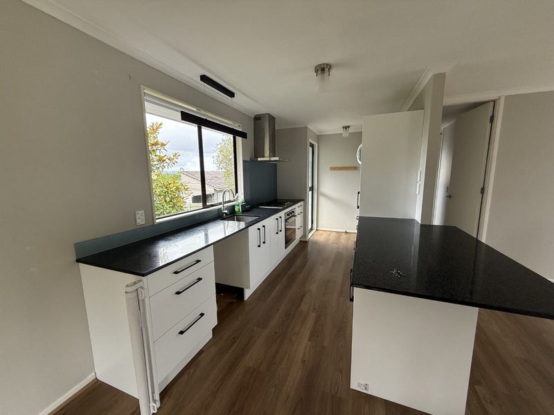 2/14 Moxham Grove, Massey, Auckland - Carousel 2