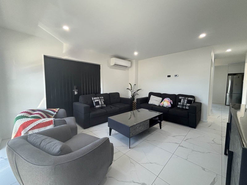 21A Borrowdace Avenue, Botany Downs, Auckland - Carousel 2