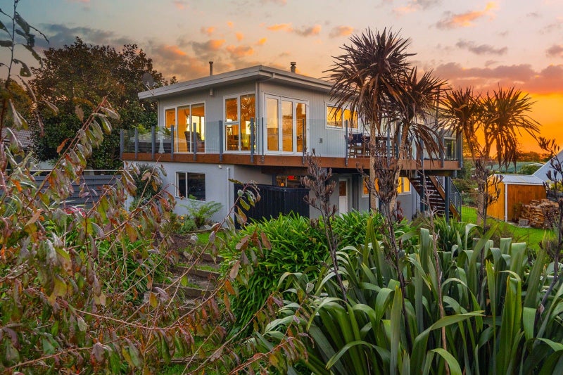 7 Sharon Place, Awapuni, Palmerston North - Carousel 2