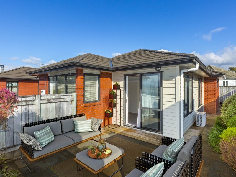 4B Savage Crescent, Upper Hutt Central, Upper Hutt - Carousel 1