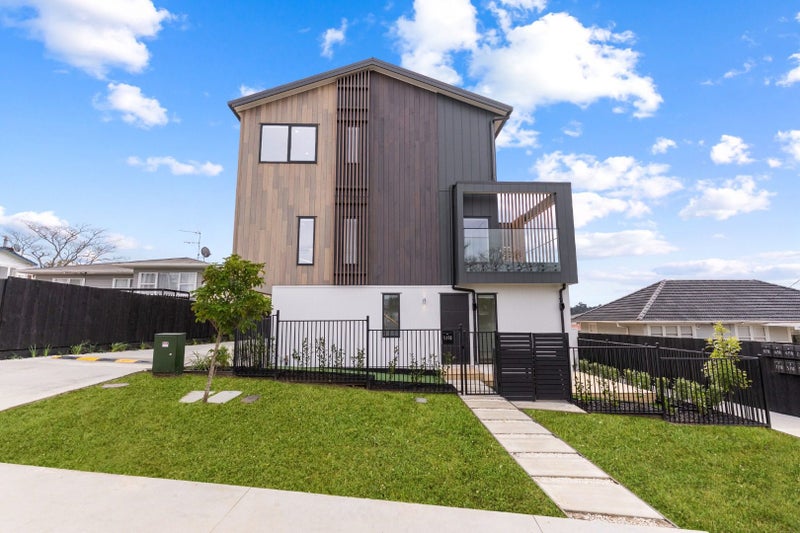 1/10 Fairclough Road, Beach Haven, Auckland - Carousel 18