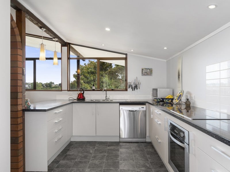 16 Bellfield Place, Bethlehem, Tauranga - Carousel 2