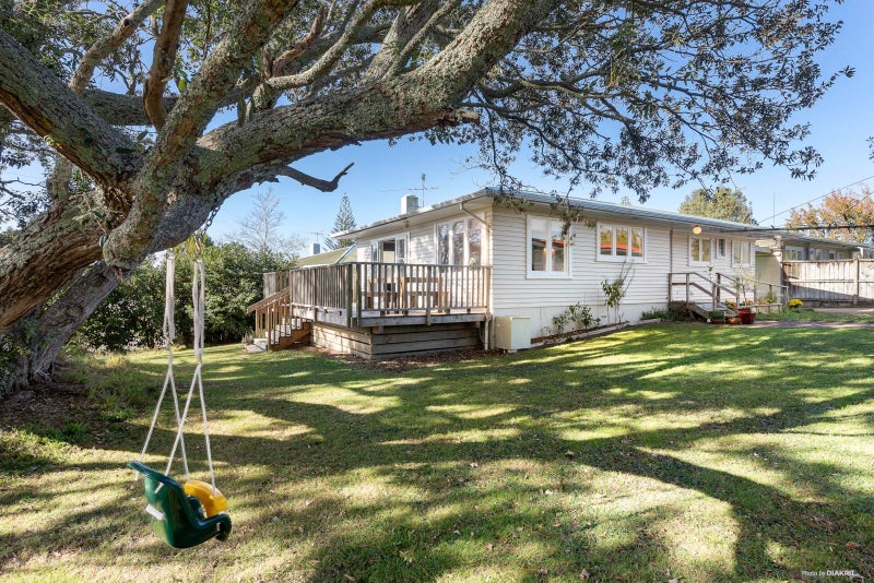 4 Beaubank Road, Kelston, Auckland - Carousel 1