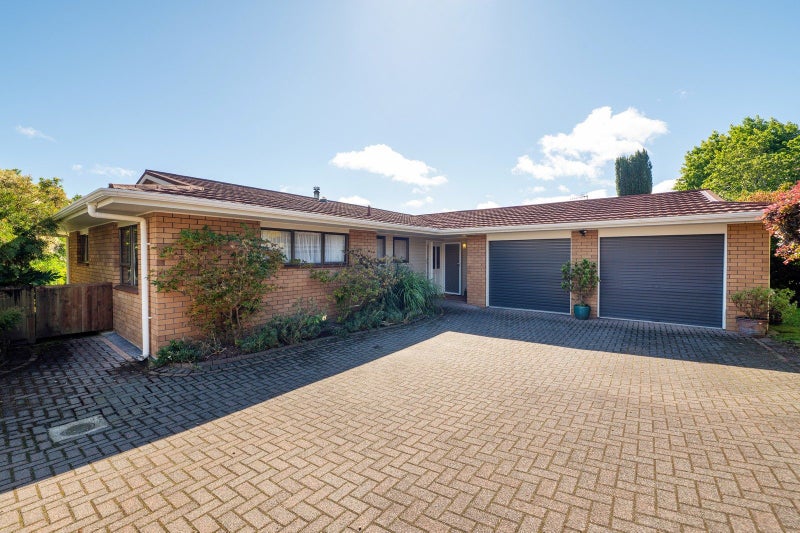 8 Wychwood Crescent, Springfield, Rotorua - Carousel 1