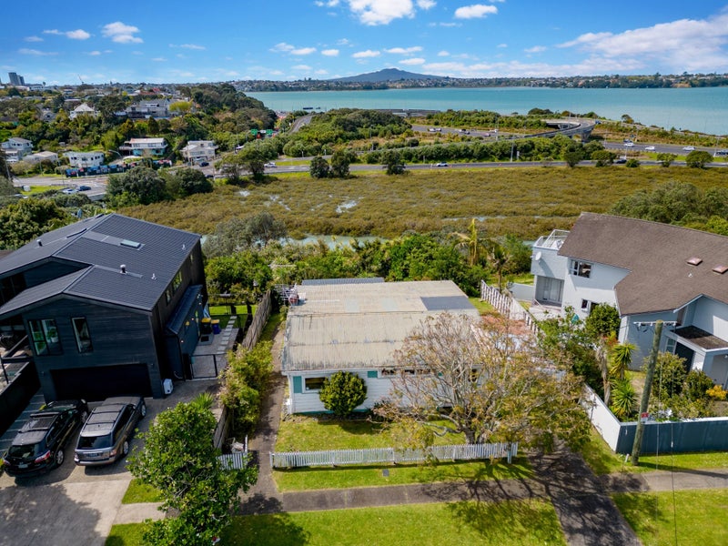 23 Waimana Avenue, Northcote Point, Auckland - Carousel 1