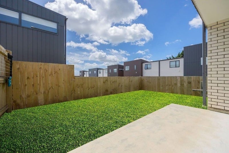 21 Clay Works Lane, New Lynn, Auckland - Carousel 11