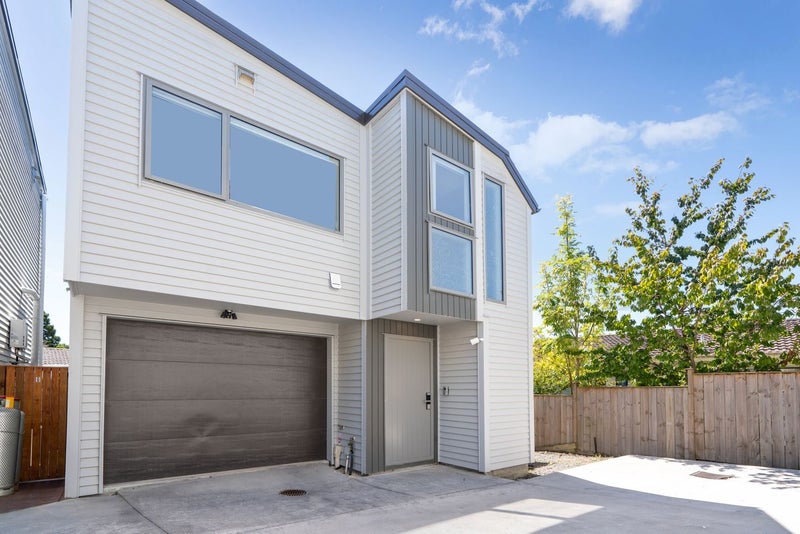 7/11 Celeste Place, Totara Vale, Auckland - Carousel 1