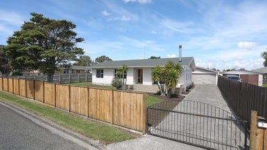 3 Edward Street, Bulls - Carousel 1