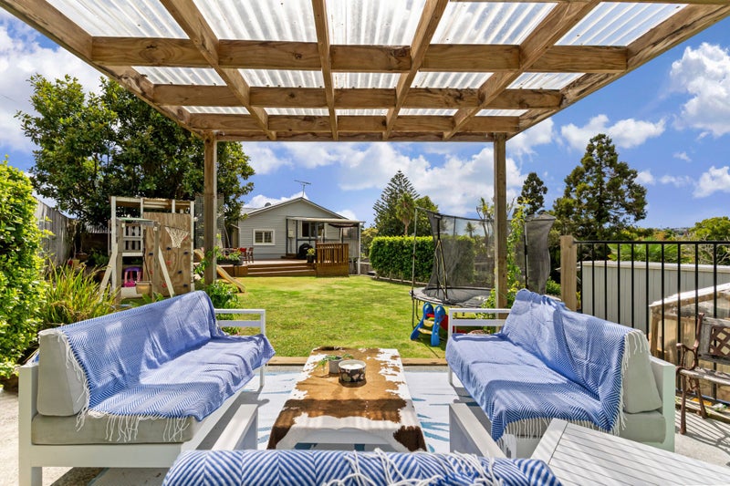 17 Utting Street, Birkdale, Auckland - Carousel 1