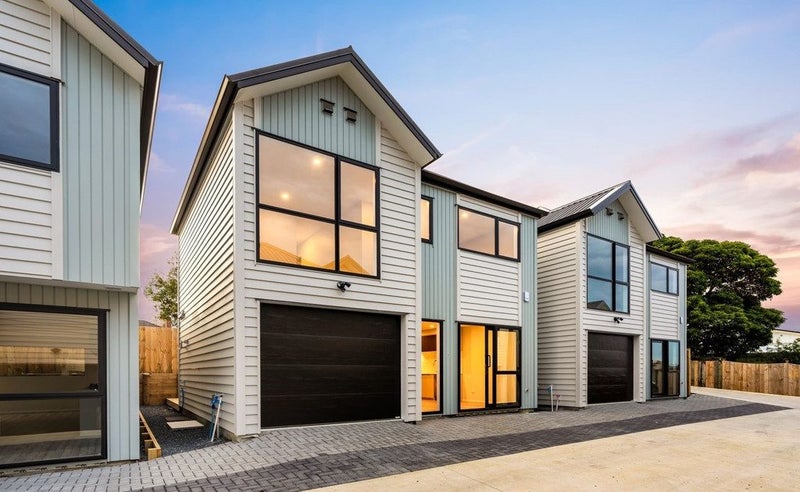 2/33 Buscomb Avenue, Henderson, Auckland - Carousel 2