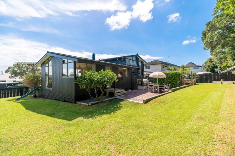 69 Pacific Parade, Army Bay, Whangaparaoa - Carousel 2