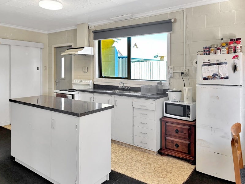 84 Barry Avenue, Cromwell, Cromwell - Carousel 2