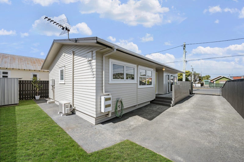 143A Rongotai Road, Kilbirnie, Wellington - Carousel 1
