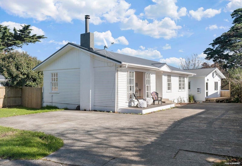 136 Edgewater Drive, Pakuranga, Auckland - Carousel 1