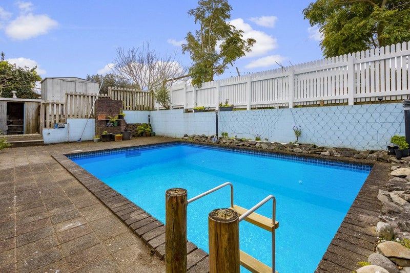 8 Elm Grove, Westown, New Plymouth - Carousel 1