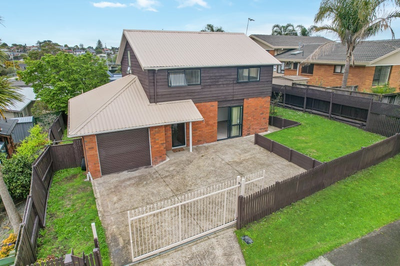 1/6 Eugenia Rise, Totara Heights, Auckland - Carousel 1