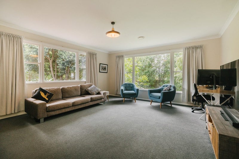 4 Williams Terrace, Fitzherbert, Palmerston North - Carousel 2