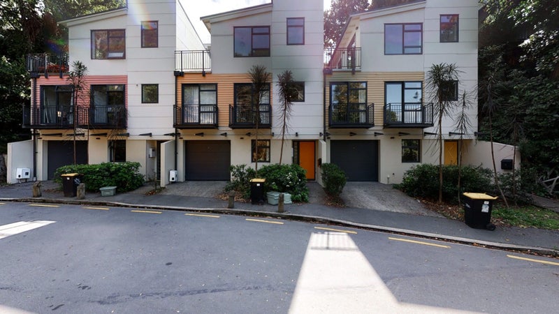 15 San Sebastian Road, Kelburn, Wellington - Carousel 1