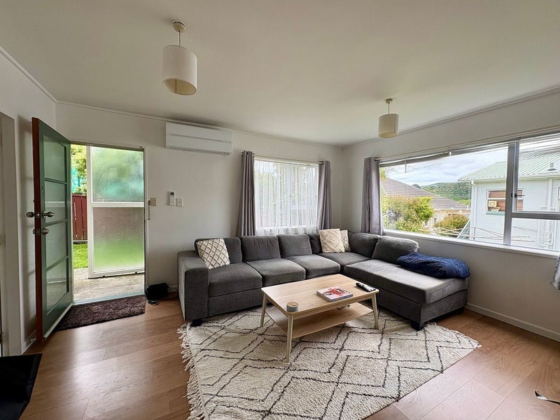 2/6 Overtoun Terrace, Hataitai, Wellington - Carousel 2