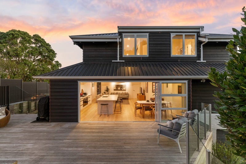 34 Parr Terrace, Castor Bay, Auckland - Carousel 2