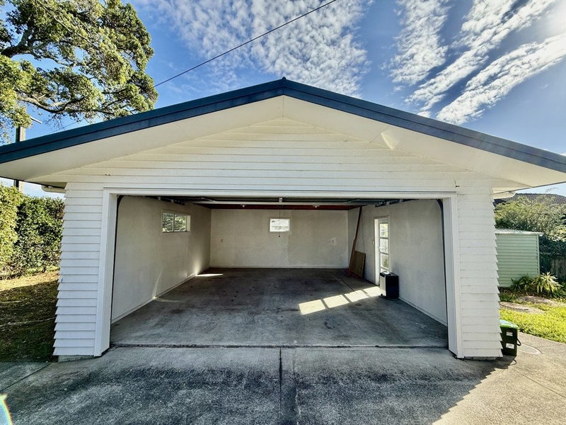 25 Litten Road, Cockle Bay, Auckland - Carousel 2
