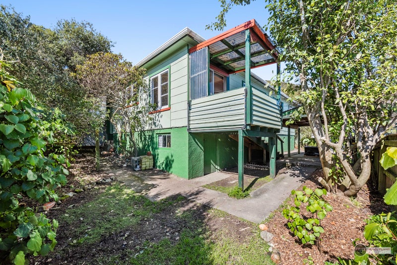 188 Whites Line East, Waiwhetu, Lower Hutt - Carousel 1