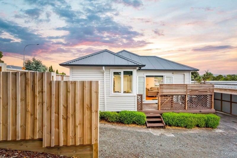 1/132 Edmonton Road, Te Atatu South, Auckland - Carousel 1
