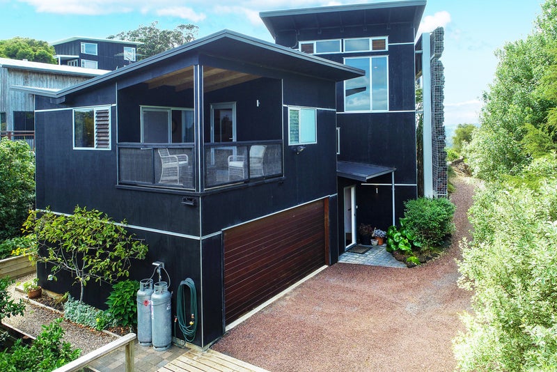 17 Bella Vista Road, Omiha, Waiheke Island - Carousel 2