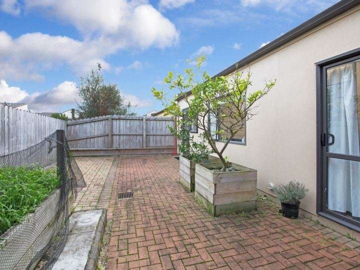 24 Spalding Rise, Golflands, Auckland - Carousel 2