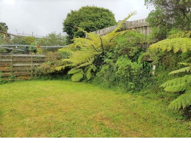 27 Bellringer Crescent, Newlands, Wellington - Carousel 11