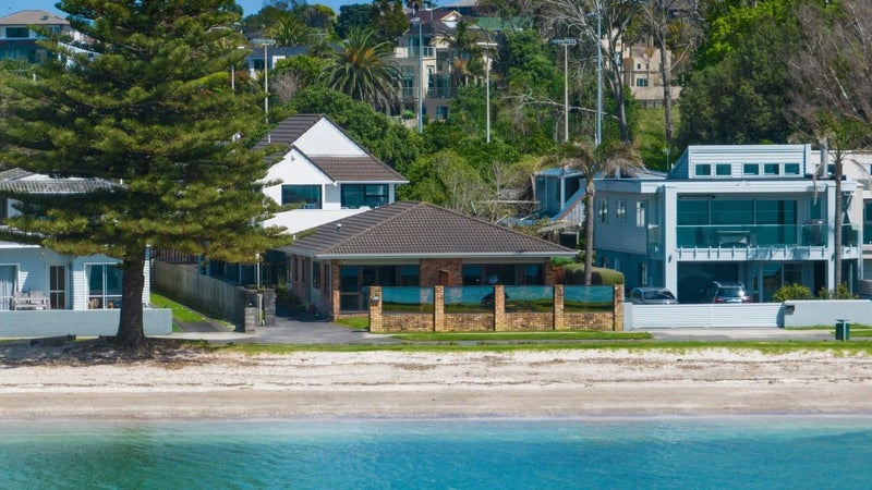 2/2 The Esplanade, Eastern Beach, Auckland - Carousel 1