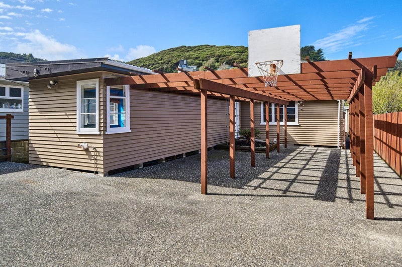 44 Airlie Road, Plimmerton, Porirua - Carousel 13