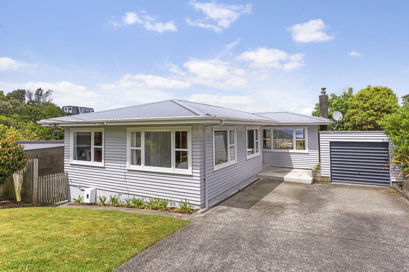 3 Cotswold Crescent, Newlands, Wellington - Carousel 1