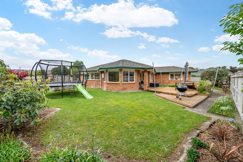 18 Galveston Grove, Totara Park, Upper Hutt - Carousel 1