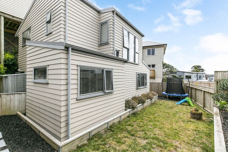 61 Glanmire Road, Newlands, Wellington - Carousel 2