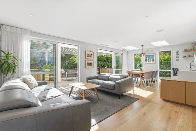 2/1 Gray Crescent, Torbay, Auckland - Carousel 2