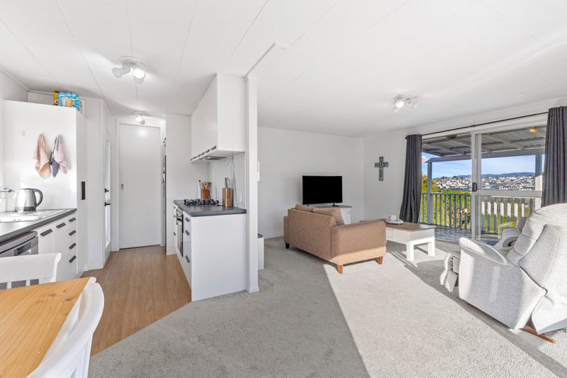 17 Magdalen Place, West Harbour, Auckland - Carousel 2