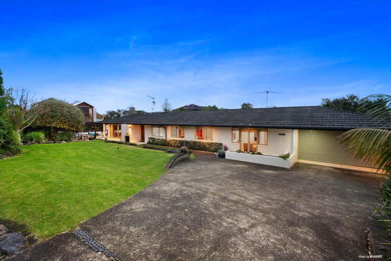 17 Seymour Road, Mellons Bay, Auckland - Carousel 1