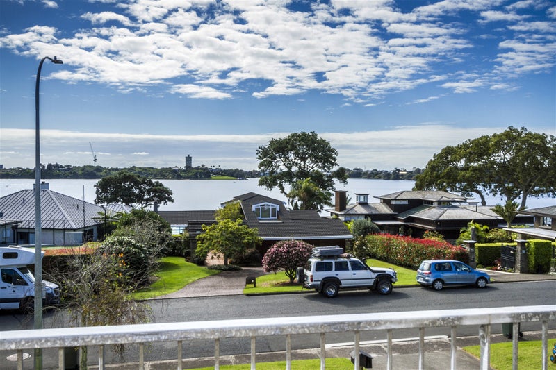 2/14 Lake View Road, Takapuna, Auckland - Carousel 1