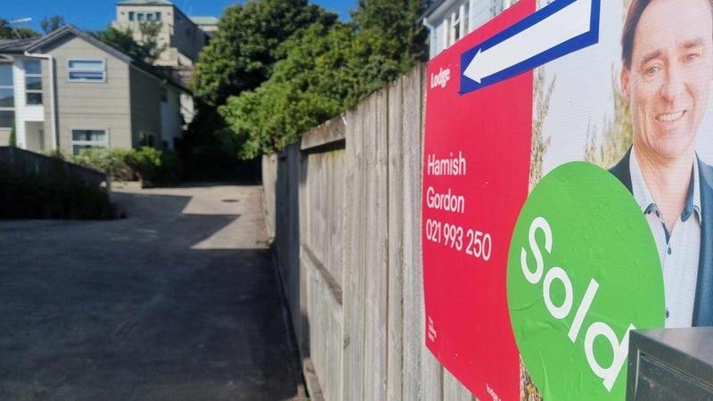 3/50 Banbury Crescent, Fairfield, Hamilton - Carousel 1