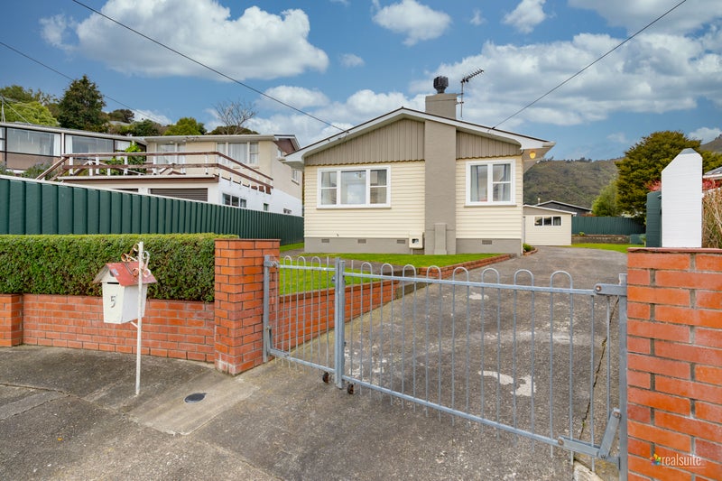 5 Bella Grove, Naenae, Lower Hutt - Carousel 1