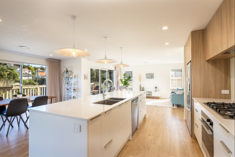 37 Sycamore Grove, Lower Vogeltown, New Plymouth - Carousel 2