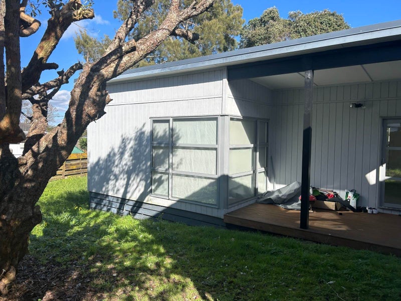 207 Gills Road, Half Moon Bay, Auckland - Carousel 1