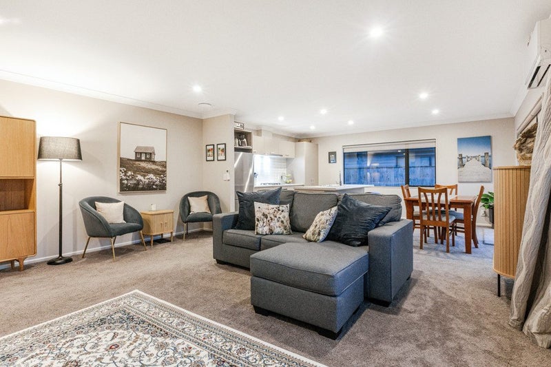 9 Moonsail Drive, Whitby, Porirua - Carousel 2