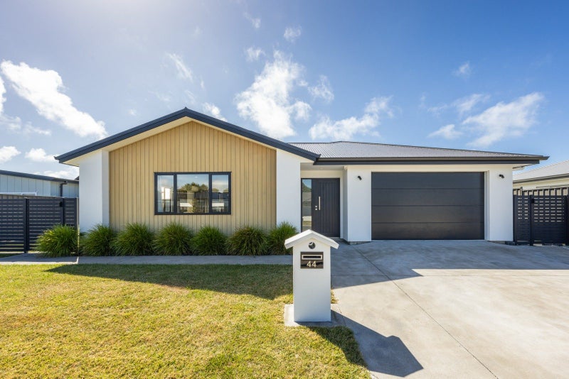 44 Hunter Drive, Awatoto, Napier - Carousel 1