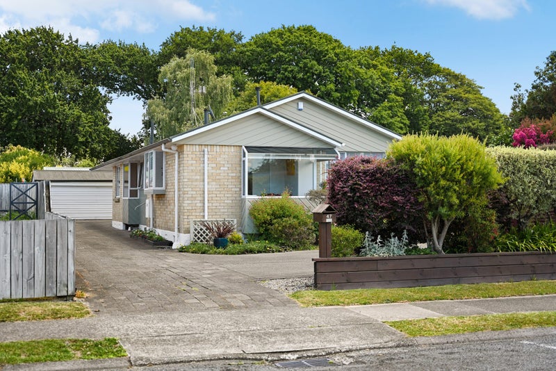 47 Rutherford Street, Chedworth, Hamilton - Carousel 1