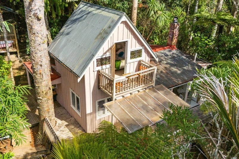 26 Mahoe Road, Titirangi, Auckland - Carousel 21
