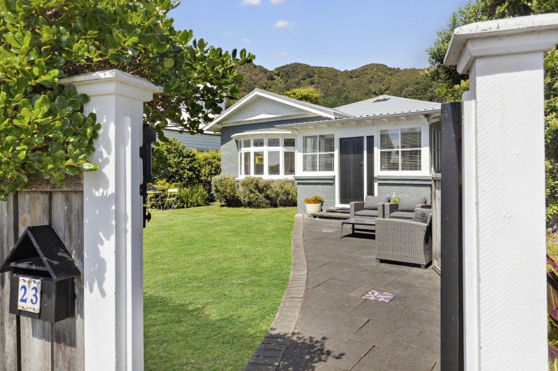 23 Marine Parade, Eastbourne, Lower Hutt - Carousel 1